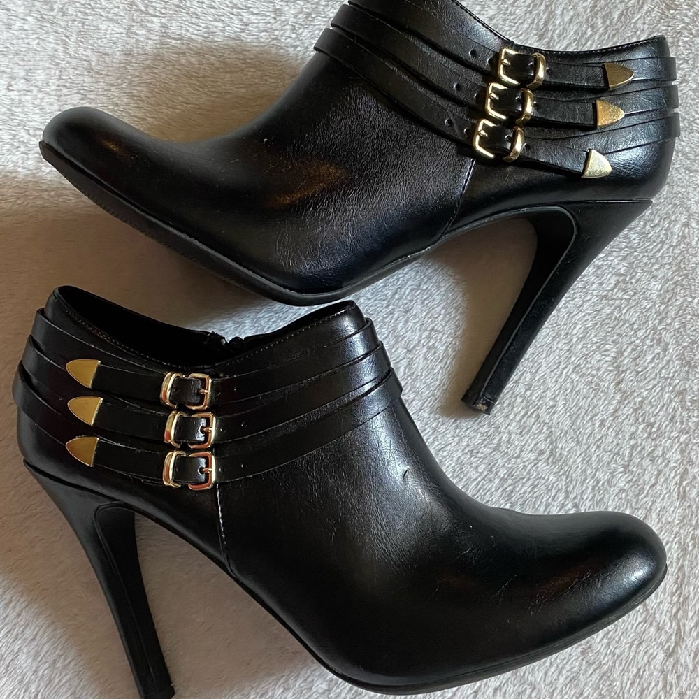 Fioni ankle booties.